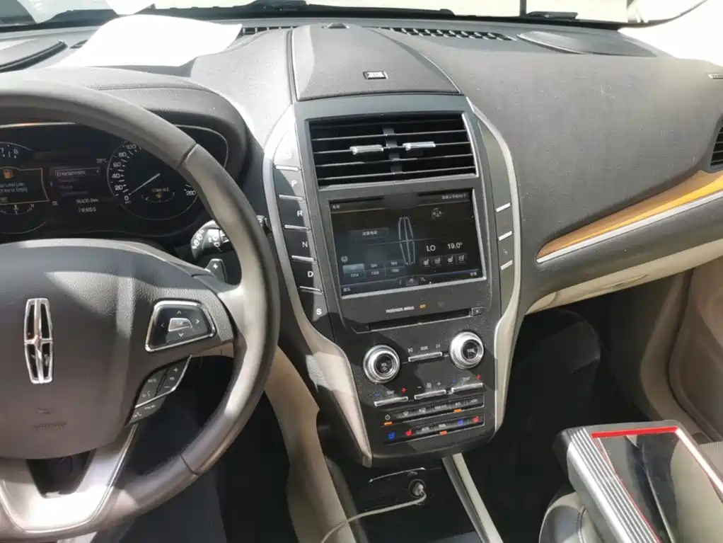 Lincoln MKC — миниатюра 10