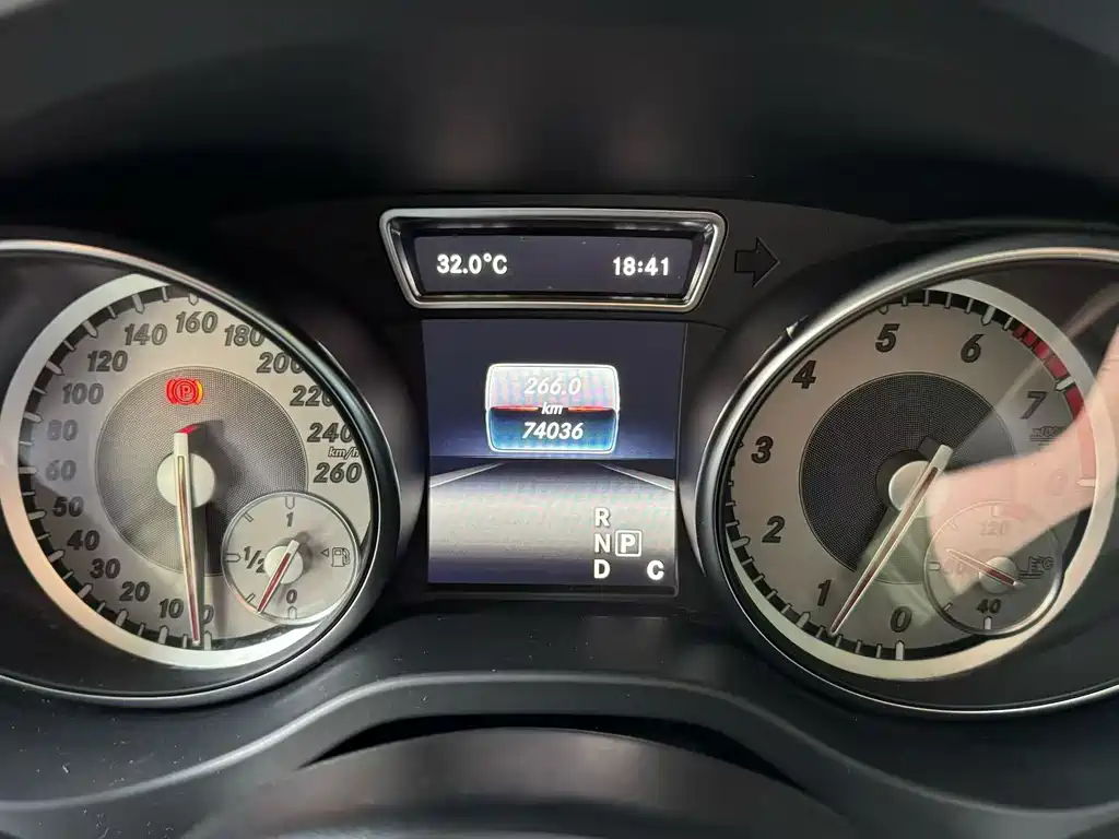 Mercedes-Benz GLA — миниатюра 7