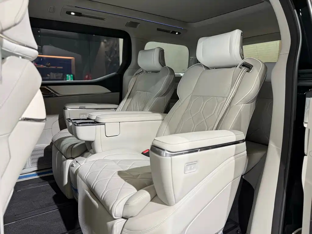 Volvo EM90 — миниатюра 14