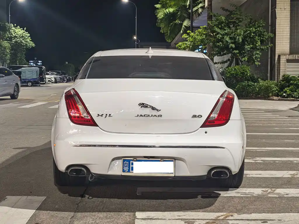 Jaguar XJ — миниатюра 5