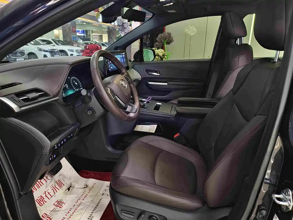 Toyota Granvia — миниатюра 4