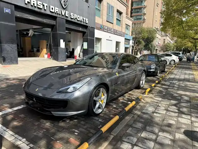 FERRARI GTC4LUSSO 2019
