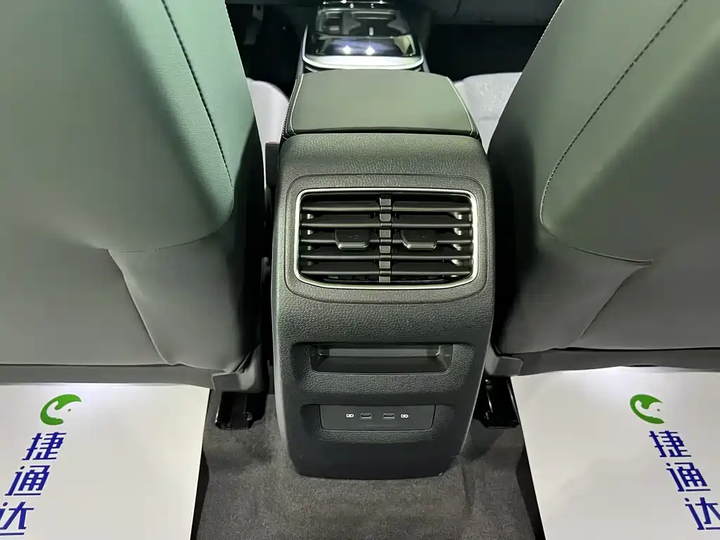 Volkswagen ID.4 Crozz — миниатюра 4
