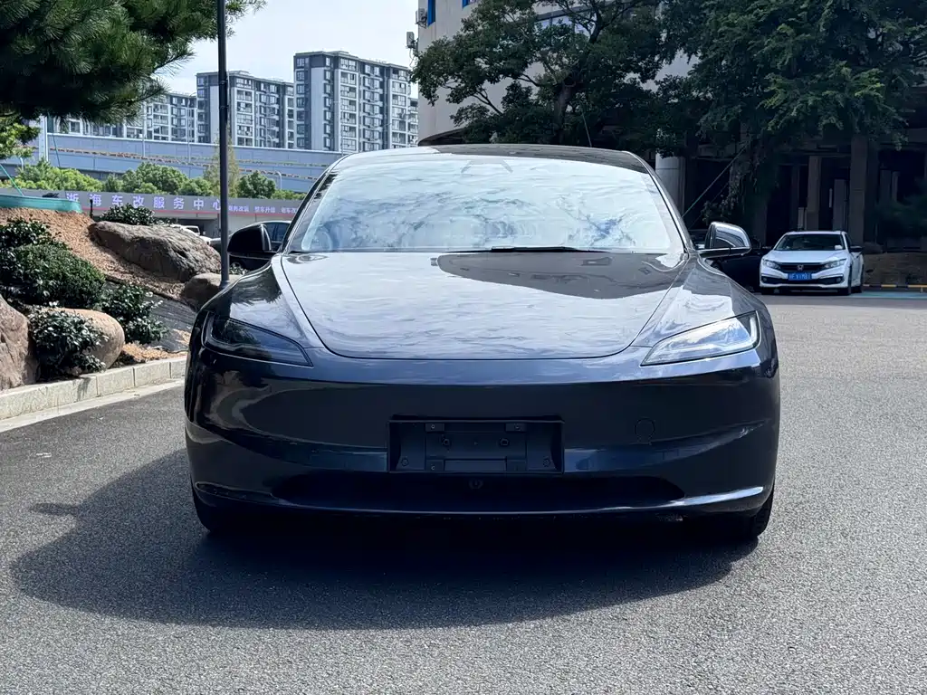 Tesla Model 3 — миниатюра 2