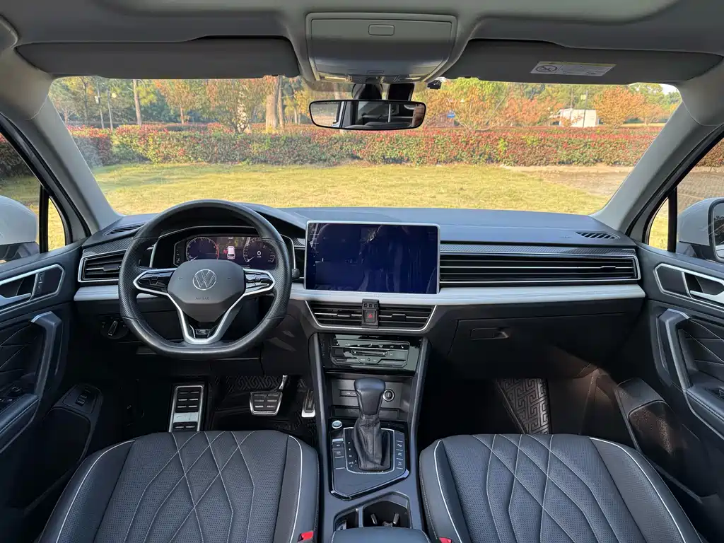 Volkswagen Tiguan L L 2022 330TSI AT R-Line
