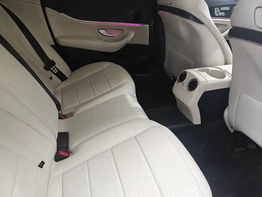 Mercedes-Benz E-Class — миниатюра 9