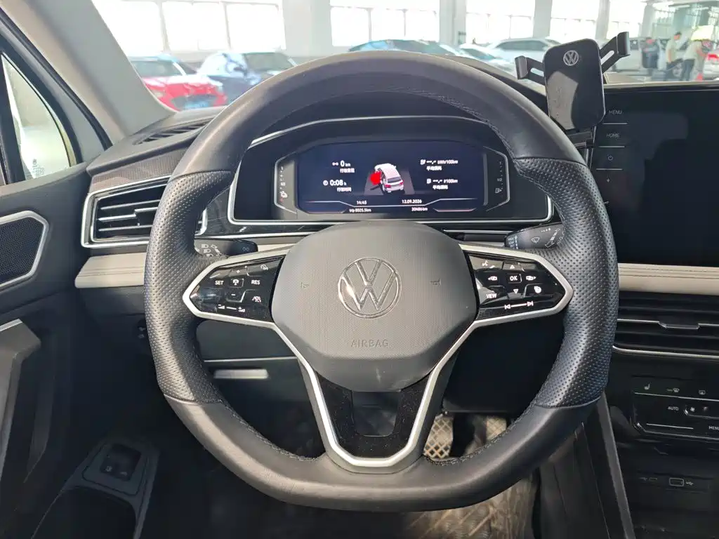 Volkswagen Tiguan L PHEV — миниатюра 8