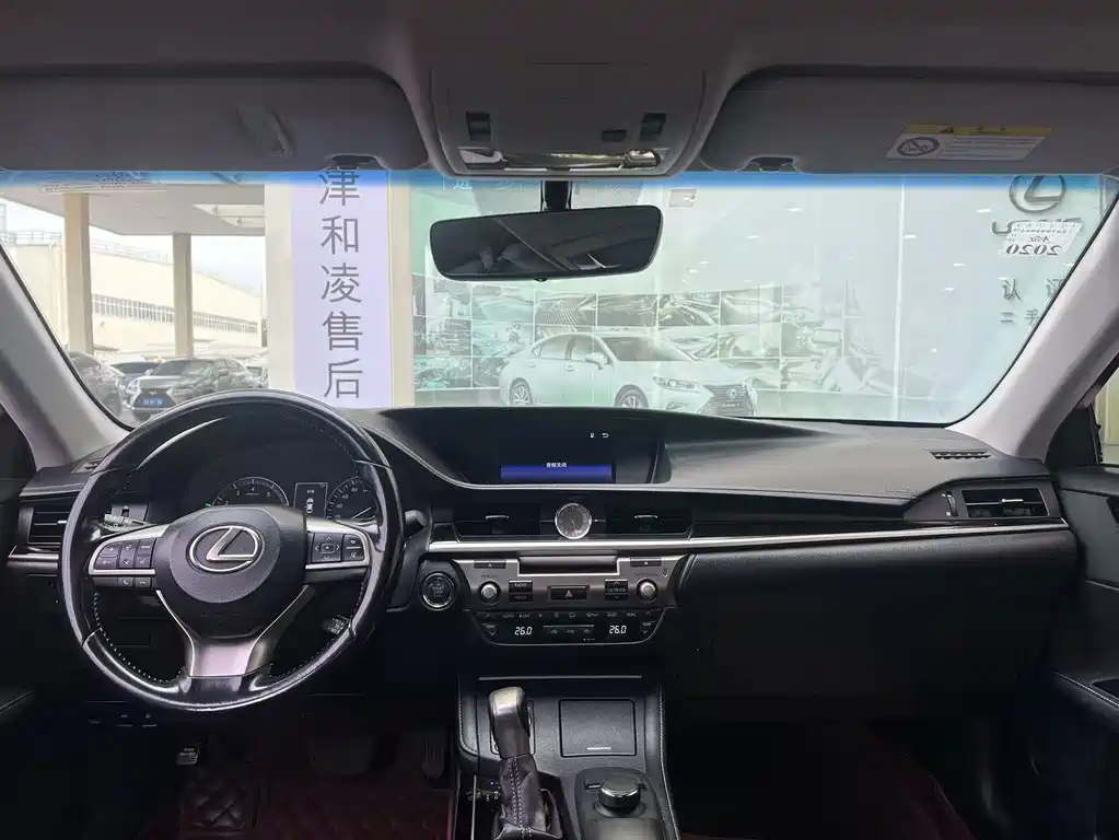 Lexus ES — миниатюра 8