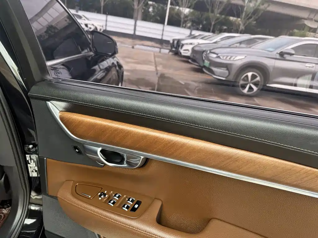 Volvo S90 — миниатюра 11