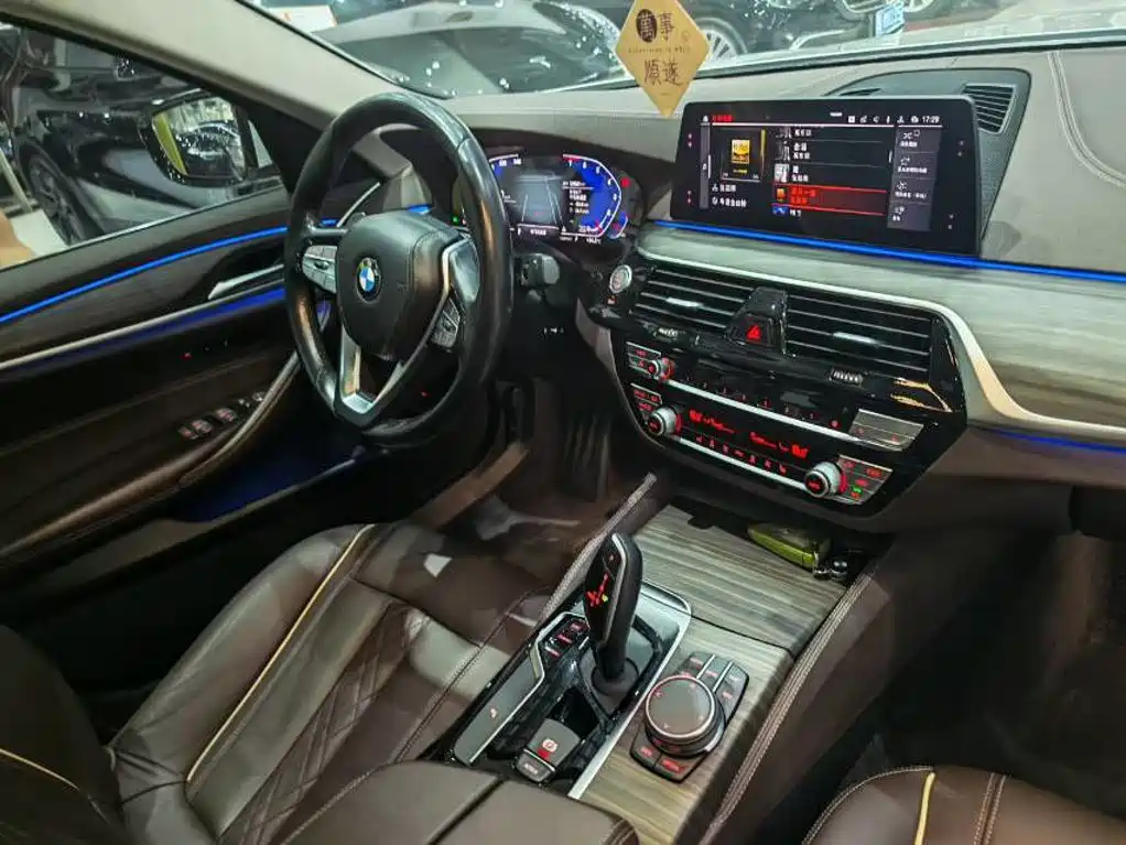 BMW 5 Series — миниатюра 5