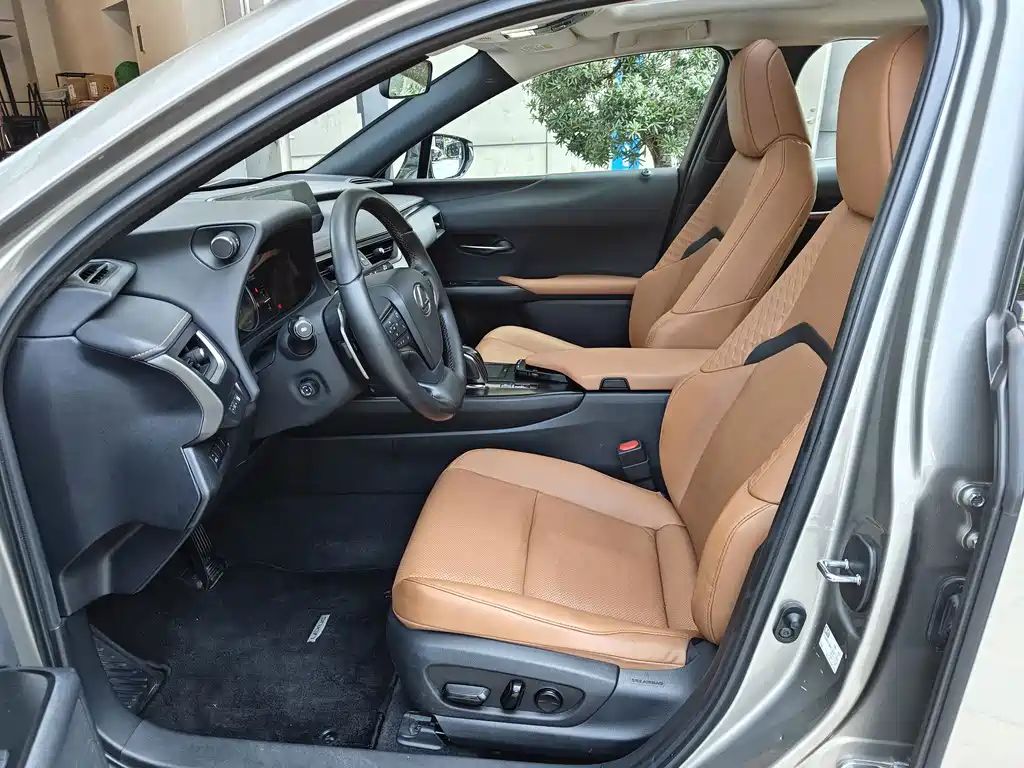 Lexus UX New Energy — миниатюра 5