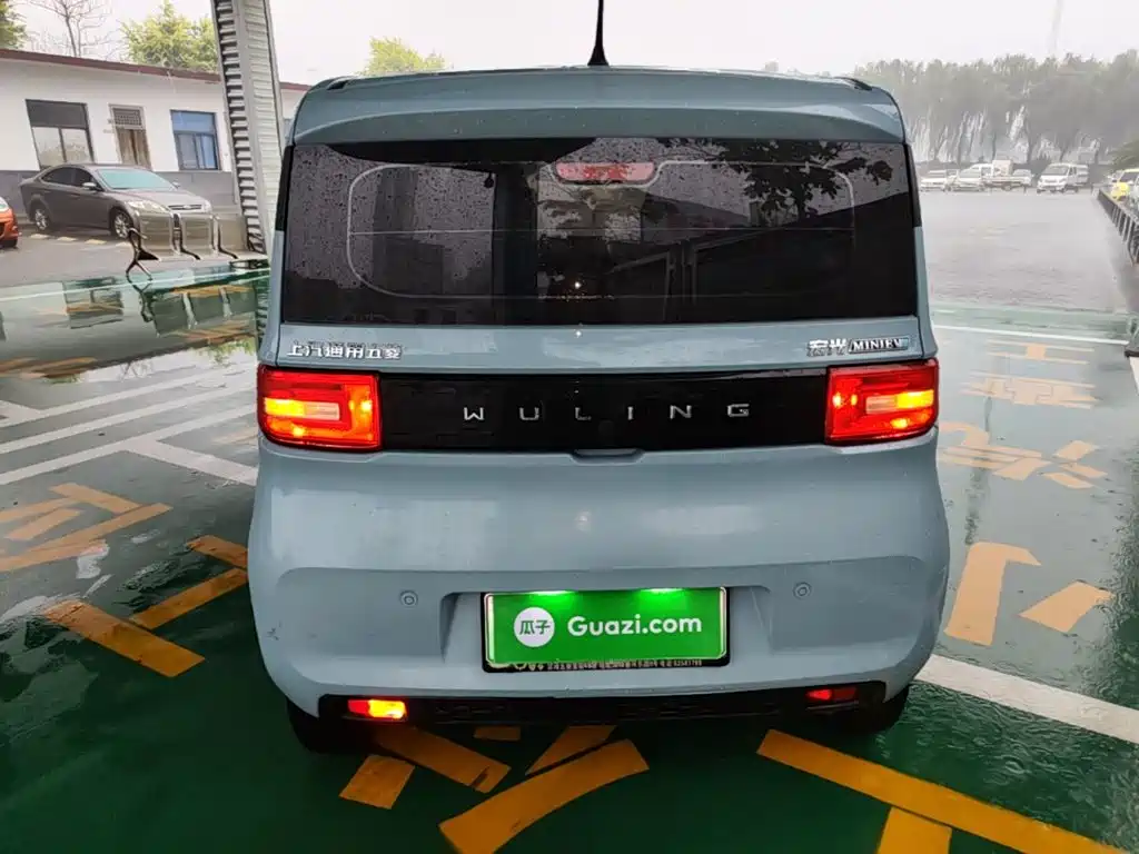 Wuling MINIEV — миниатюра 6