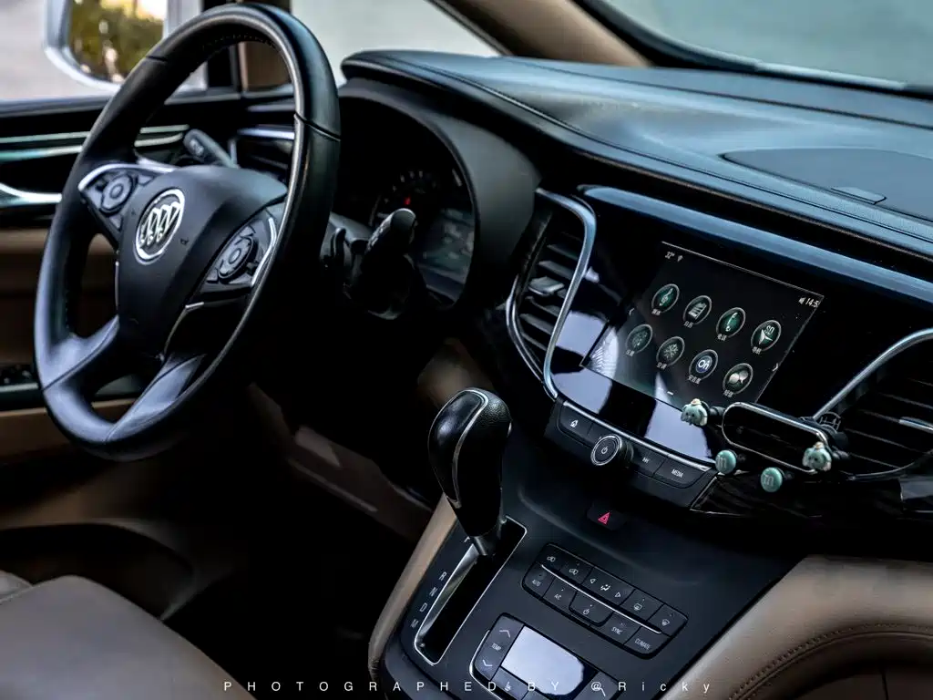 Buick GL8 — миниатюра 6