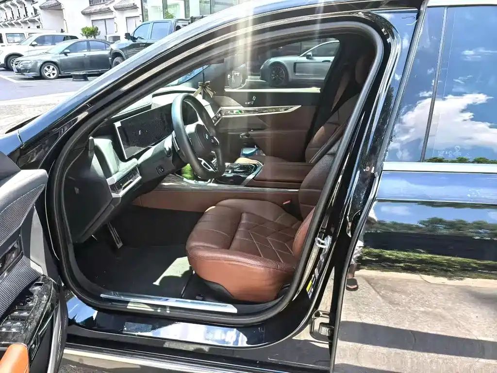 BMW i7 — миниатюра 2