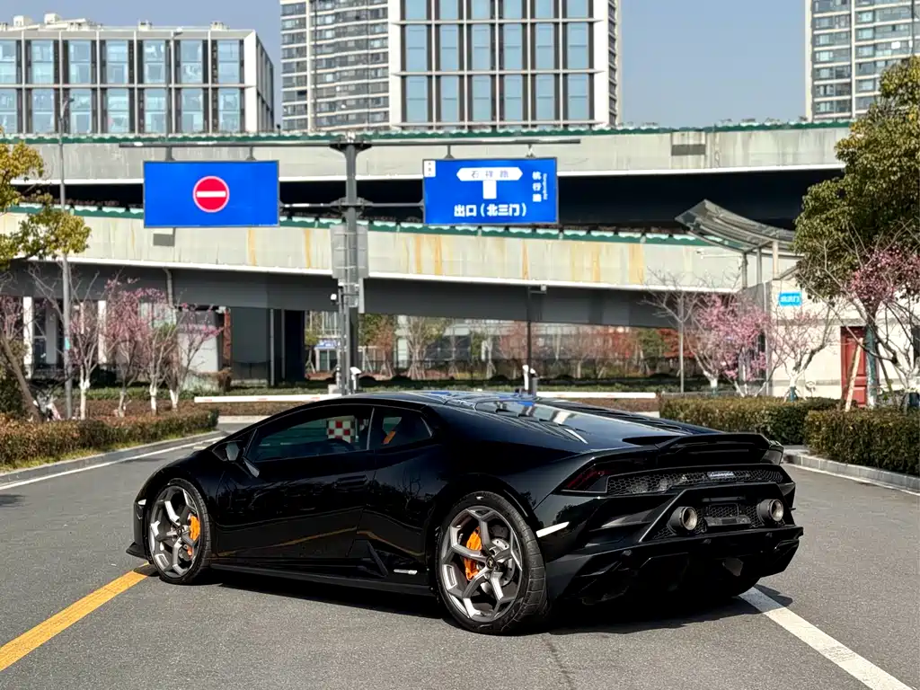 LAMBORGHINI HURACÁN