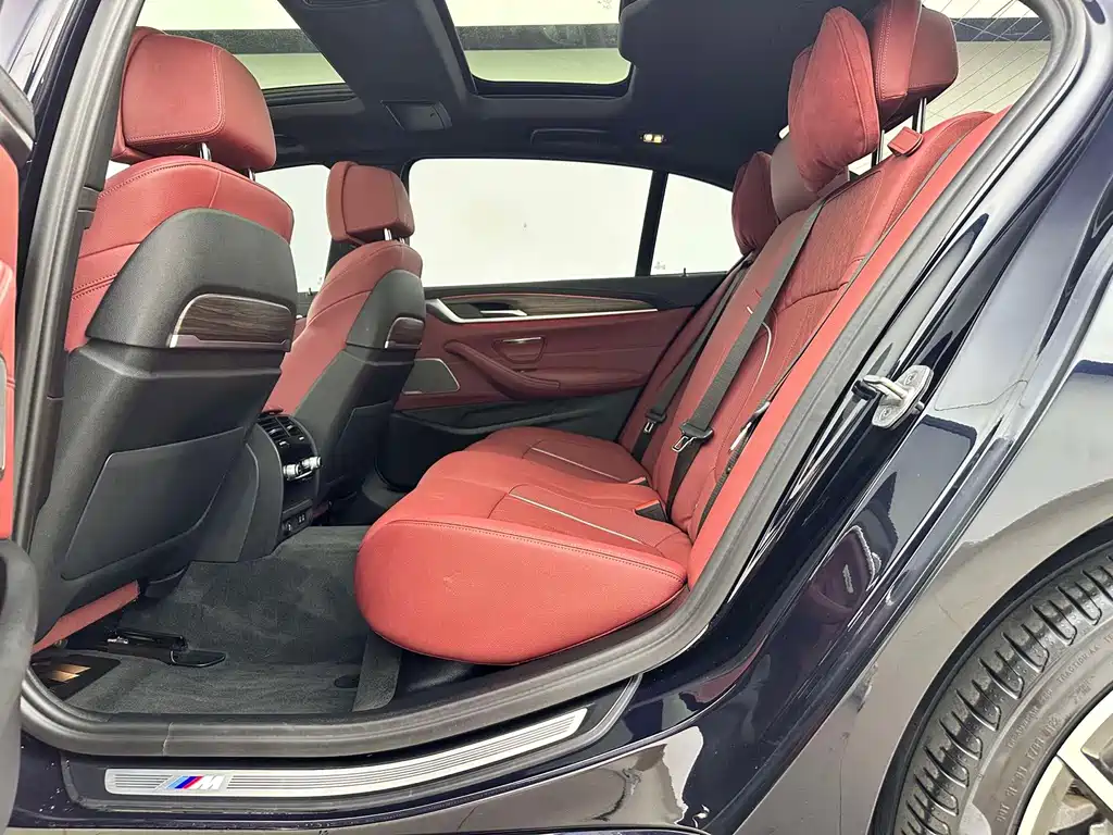 BMW 5 Series — миниатюра 4