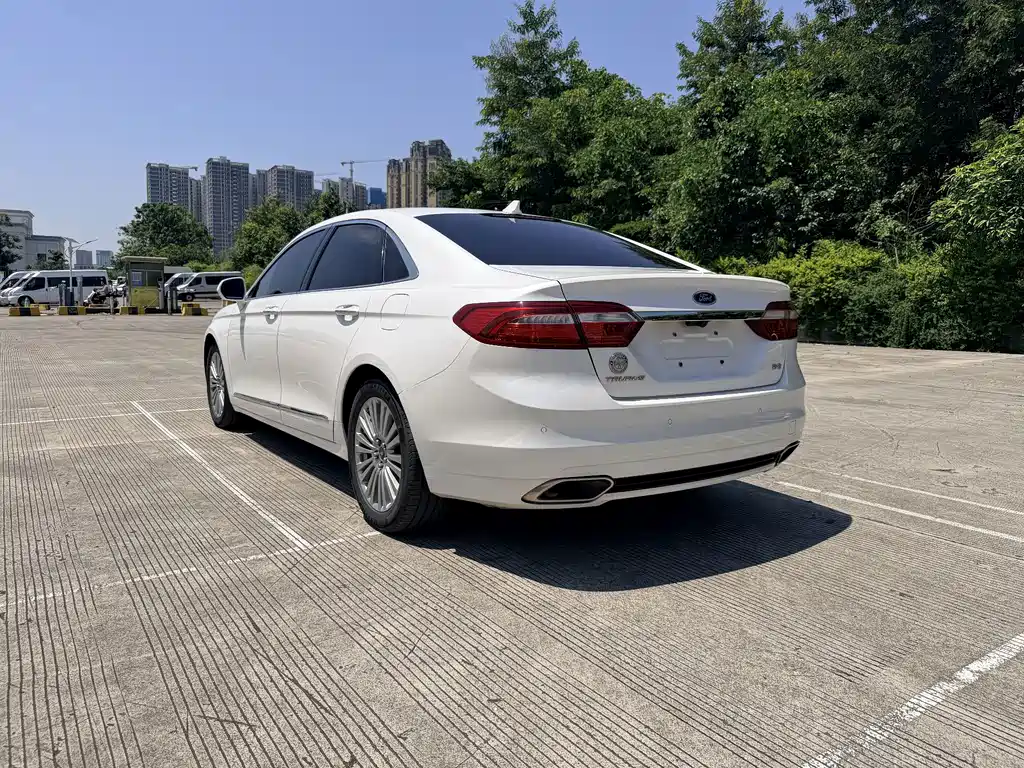 Ford Taurus — миниатюра 7