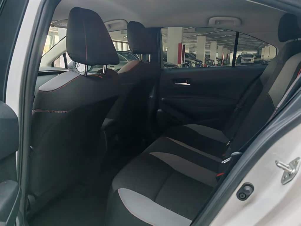 Toyota Corolla 1.2 л 2023 г. Белый, пробег 20000 км