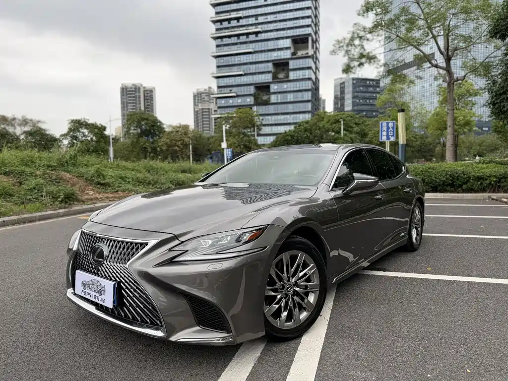 Lexus LS