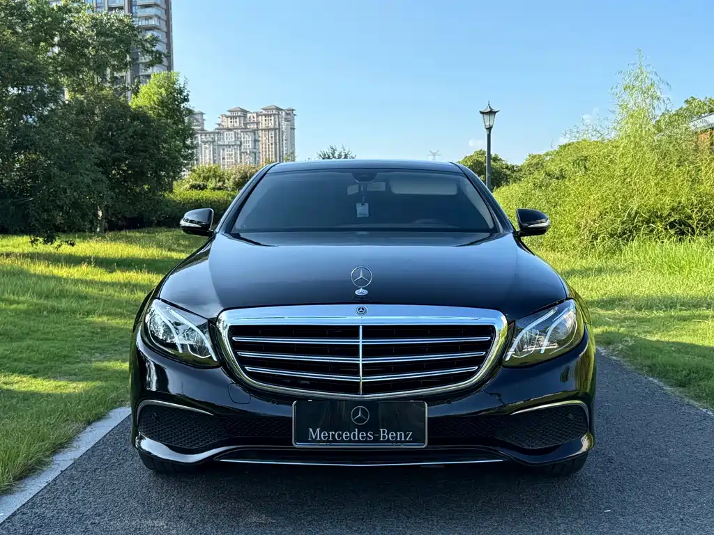 Mercedes-Benz E-Class — миниатюра 2