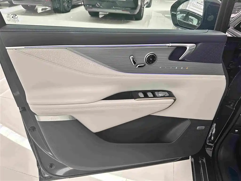 Buick GL8 Hybrid — миниатюра 7
