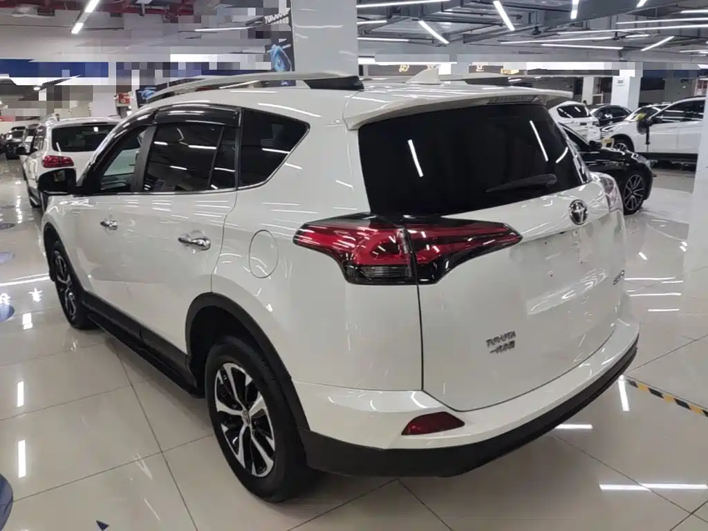 Toyota RAV4 — миниатюра 5