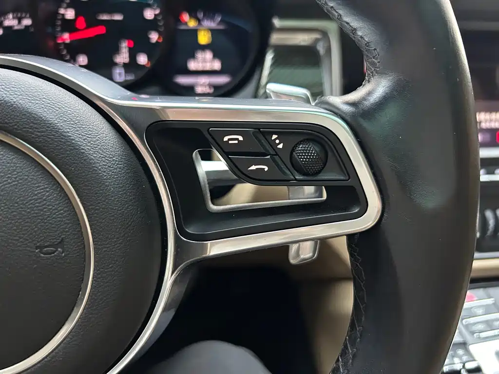 Porsche Macan — миниатюра 27