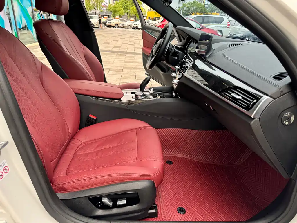 BMW 5 Series — миниатюра 10
