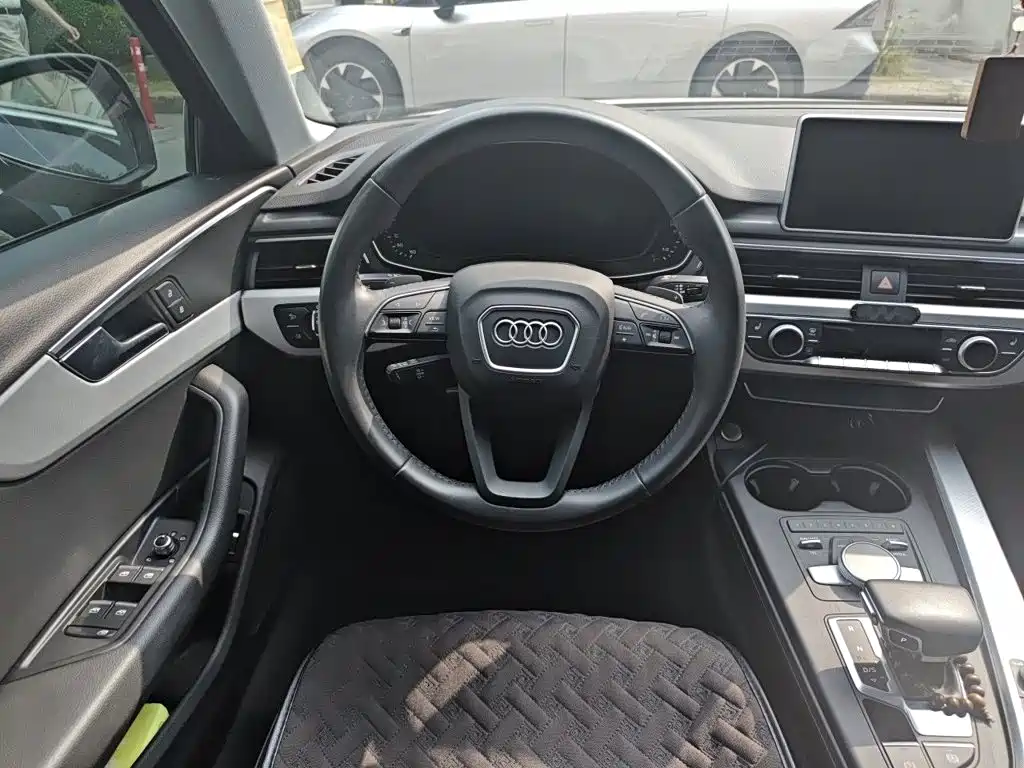 Audi A4 (Import) — миниатюра 11