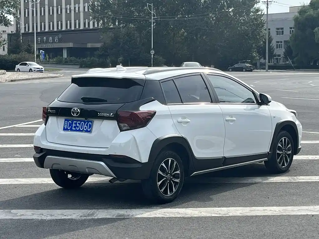 Toyota Yaris L — миниатюра 6