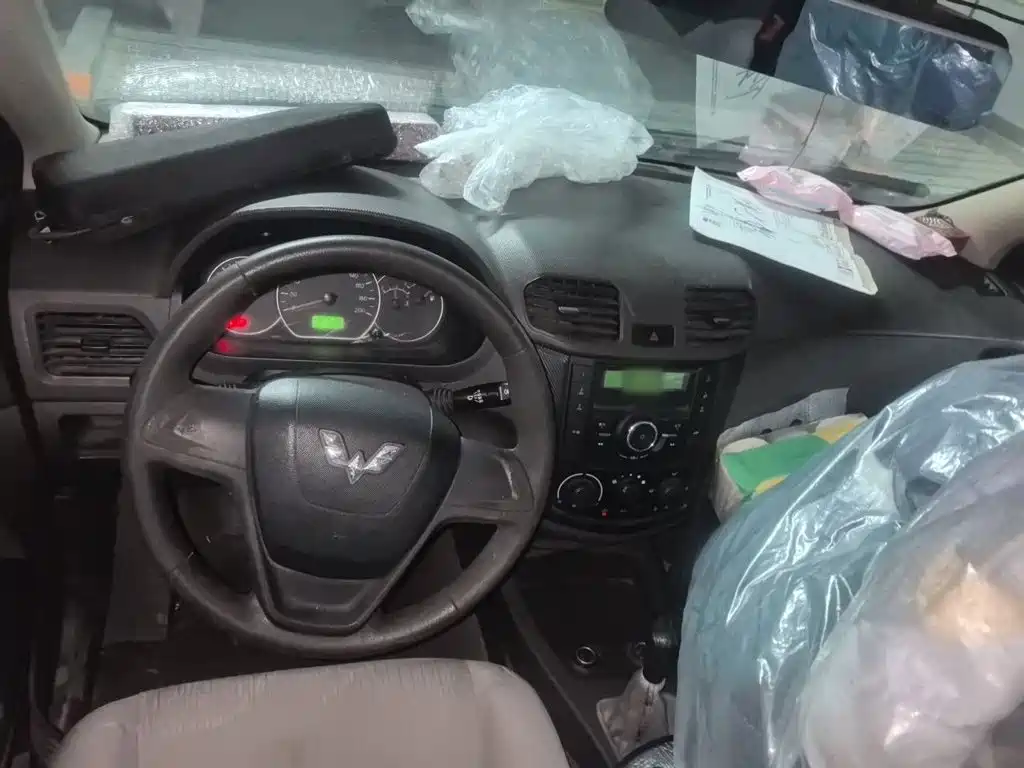 Wuling Hongguang — миниатюра 10
