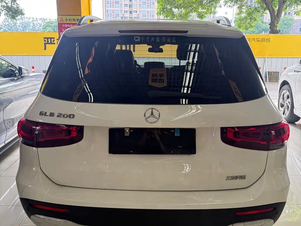 Mercedes-Benz GLB — миниатюра 8