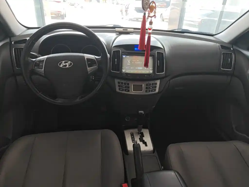 Hyundai Elantra — миниатюра 10
