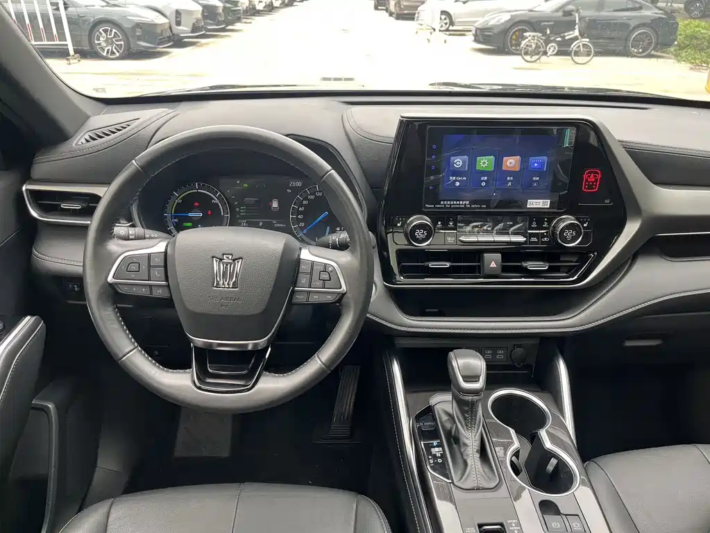 Toyota Crown Kluger — миниатюра 6