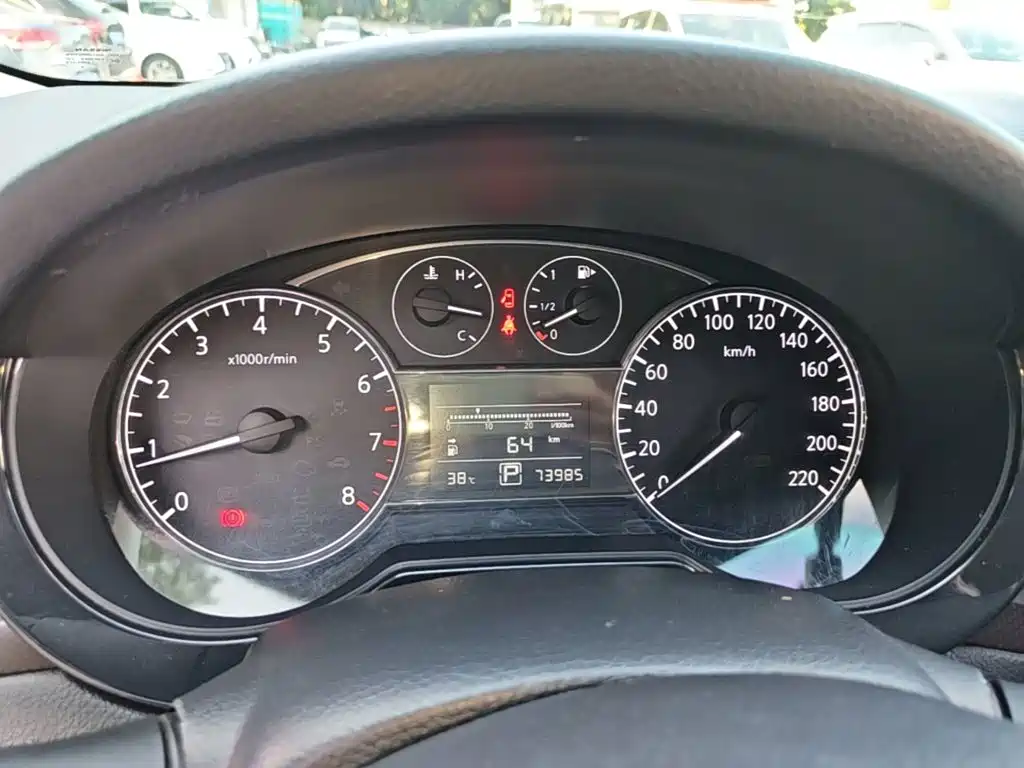 Nissan Tiida — миниатюра 12