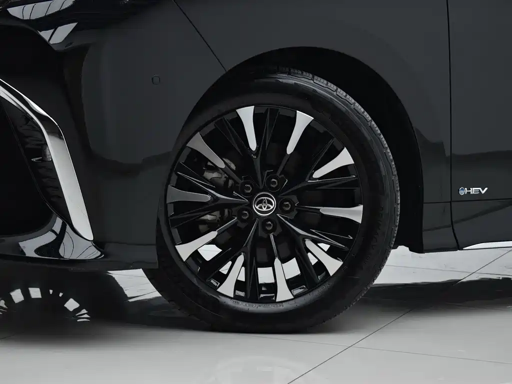 Toyota Alphard — миниатюра 5