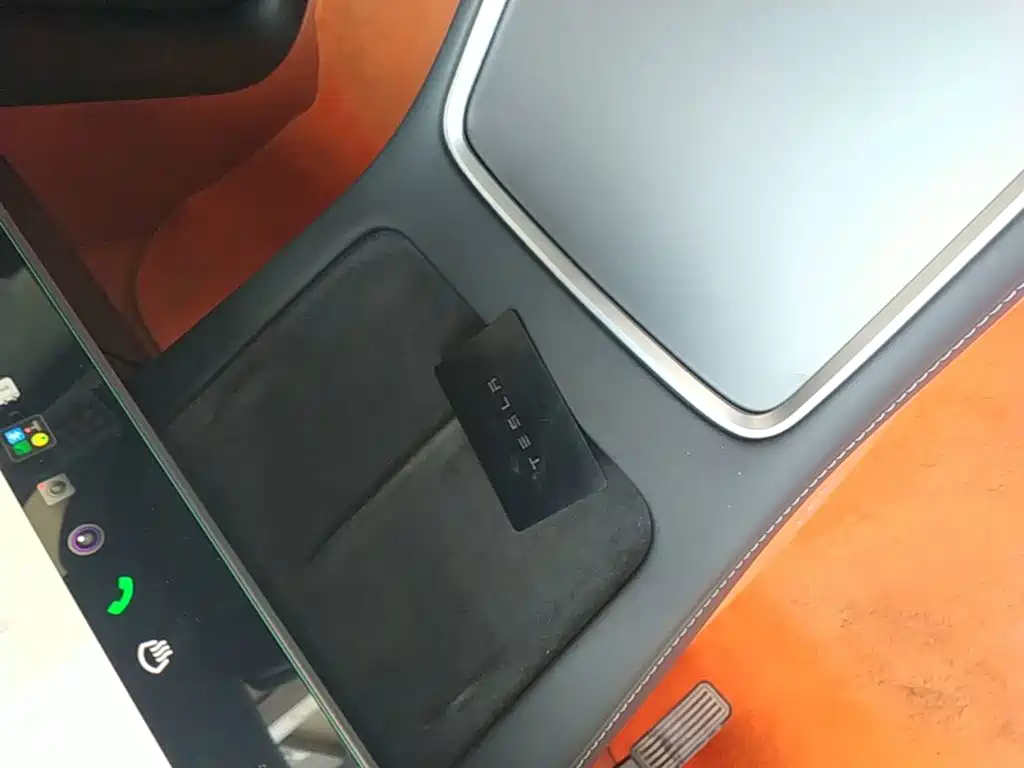 Tesla Model Y — миниатюра 9