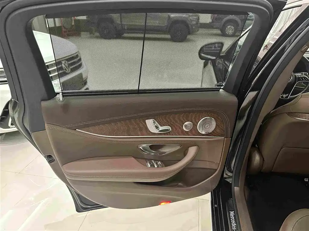Mercedes-Benz E-Class — миниатюра 16