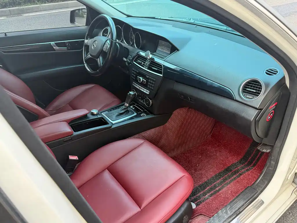 Mercedes-Benz C-Class — миниатюра 12