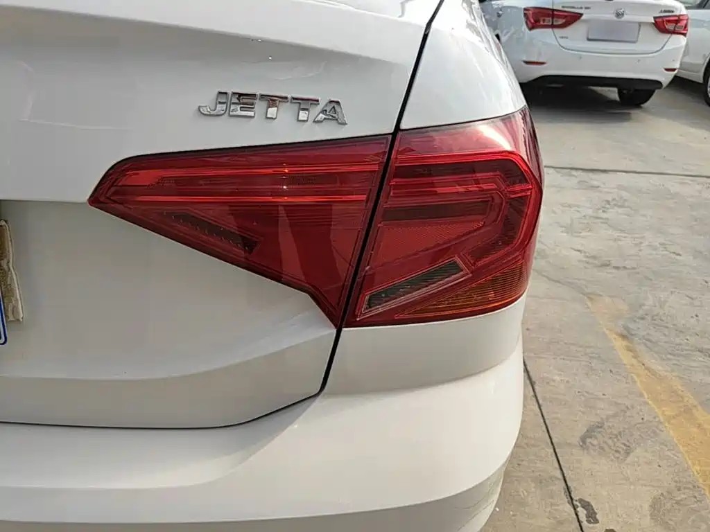 Volkswagen Jetta — миниатюра 8