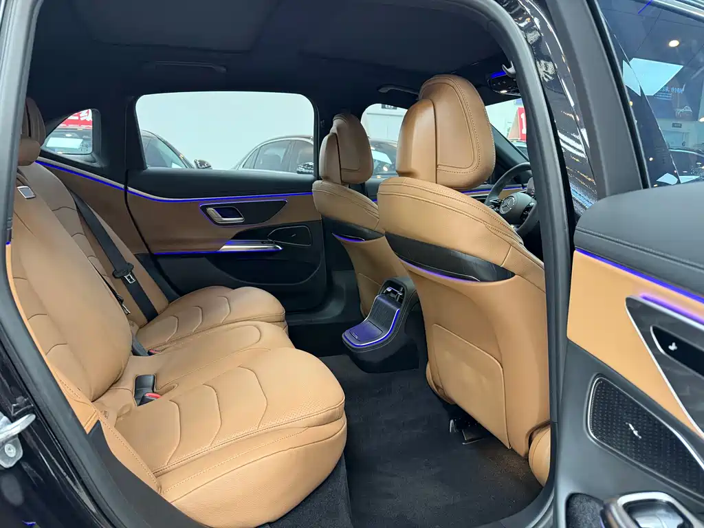 Mercedes-Benz E-Class — миниатюра 12