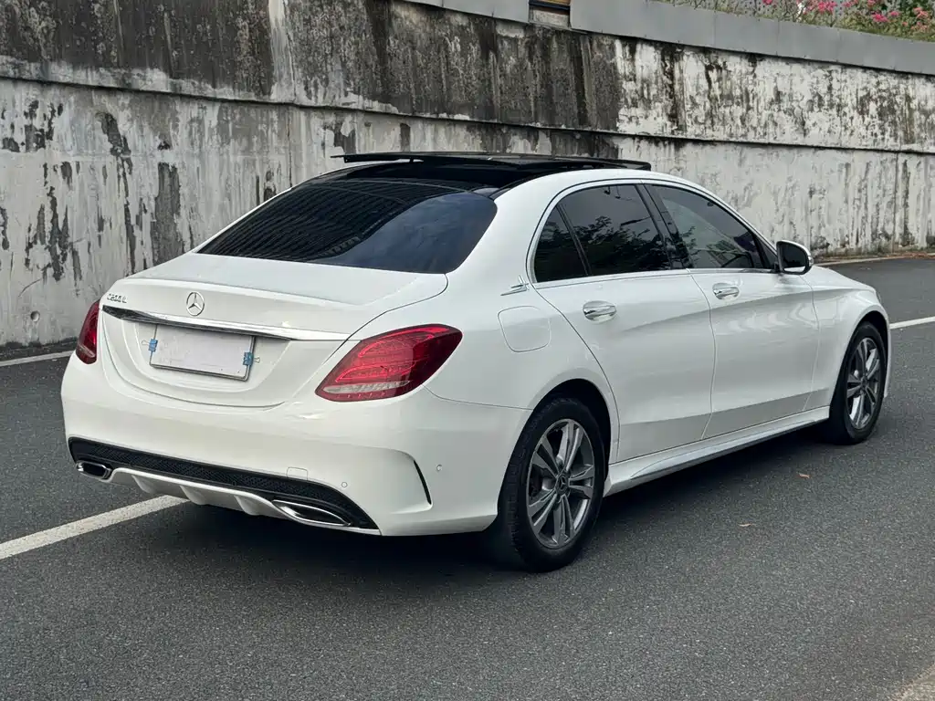 Mercedes-Benz C-Class — миниатюра 6
