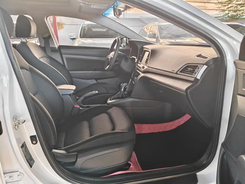 Hyundai Elantra — миниатюра 7