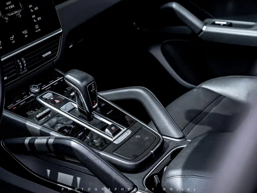 Porsche Cayenne — миниатюра 6