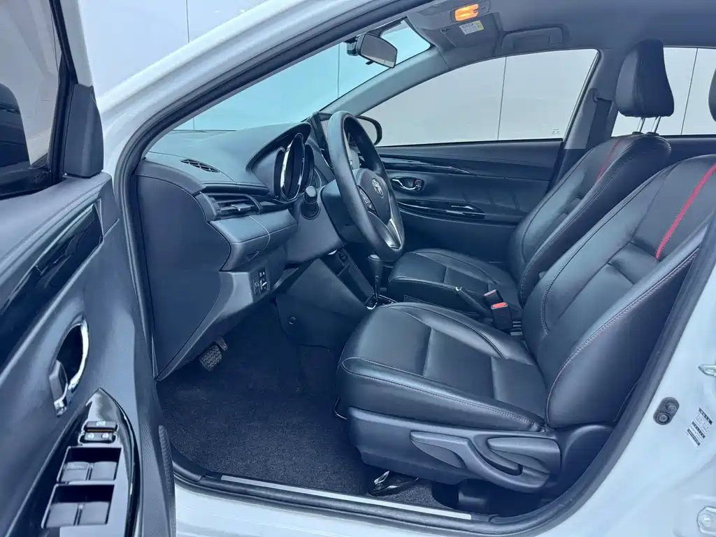 Toyota Yaris L — миниатюра 7
