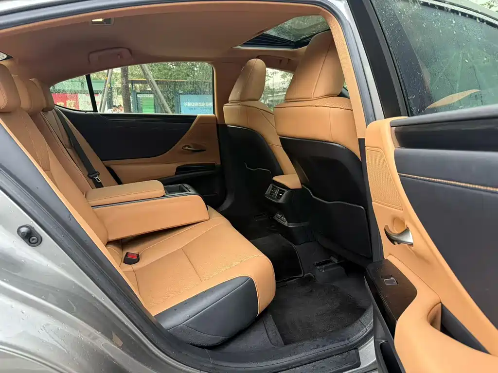 Lexus ES — миниатюра 9
