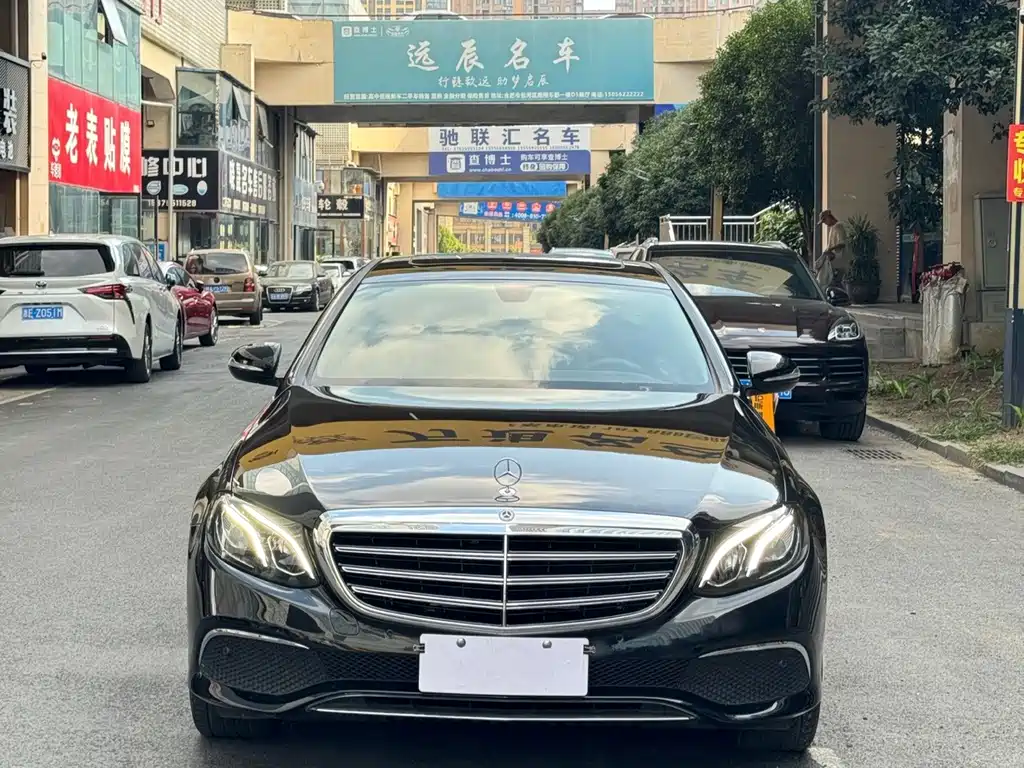 Mercedes-Benz E-Class — миниатюра 2
