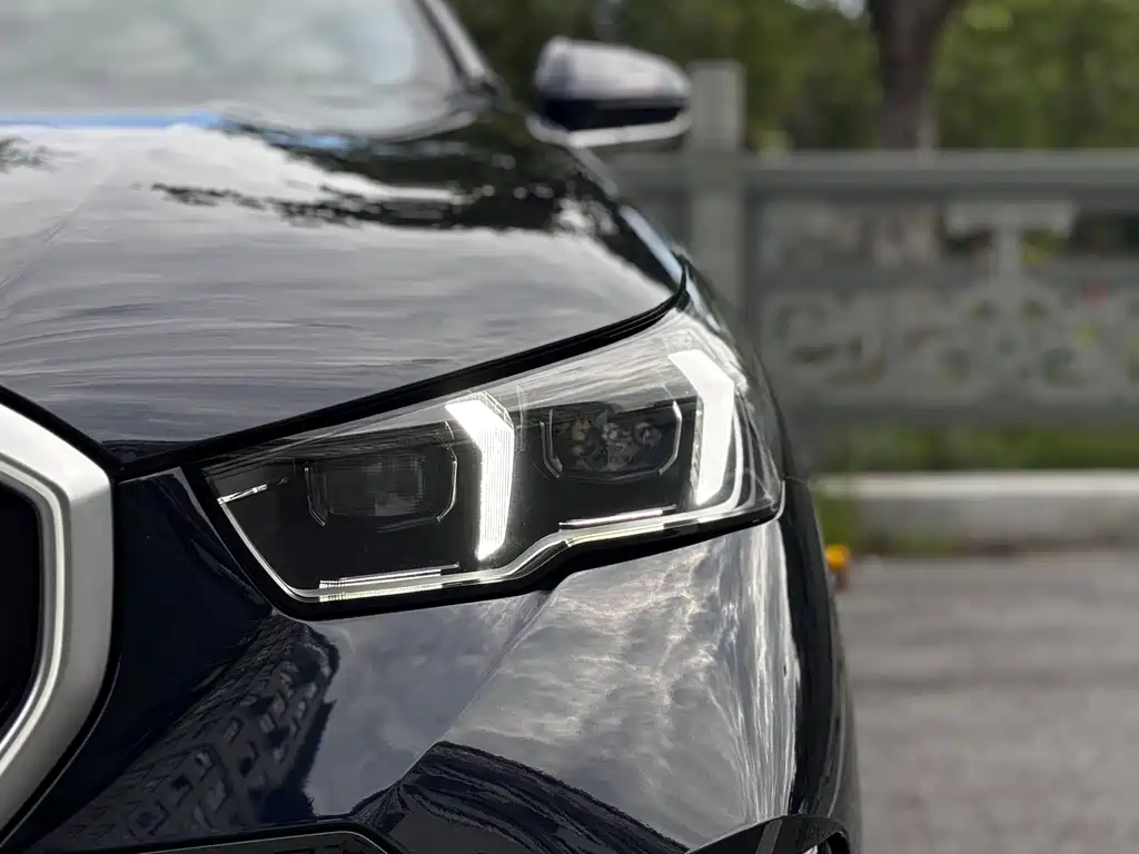 BMW 5 Series — миниатюра 6