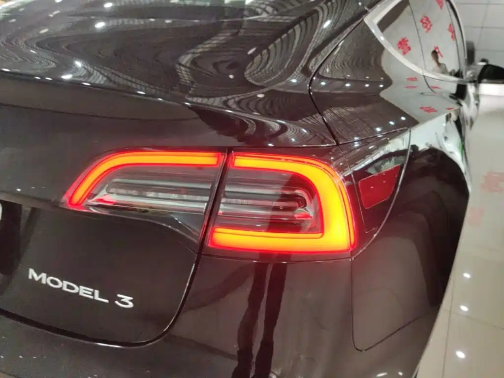 Tesla Model 3 — миниатюра 25