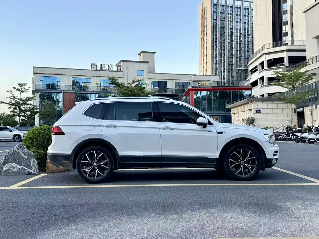 Volkswagen Tiguan L — миниатюра 5